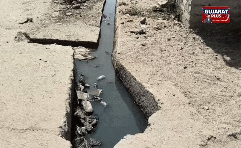 થરાદ ની જનતાનો નેતાઓ સામે રોષ: ગટર અને પાણીના મુદ્દે ચૂંટણીમાં પાઠ ભણાવશે