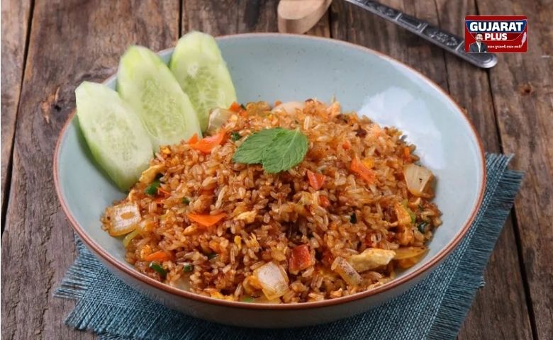 કેરળમાં ચિકન ફ્રાઈડ રાઈસમાં ચિકન ઓછું હોવાને કારણે એક શખ્સે રેસ્ટોરન્ટમાં તોડફોડ કરી અને મહિલા કર્મચારીને માર માર્યો. જાણો શું છે આખો મામલો.