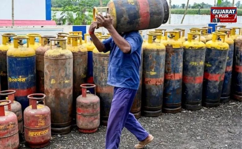 કેન્દ્ર સરકારે ઇન્ડસ્ટ્રિયલ અને કોમર્શિયલ LPG ગ્રાહકોને મોટી રાહત આપી છે. સરકારે બલ્ક સપ્લાય અને નોન-ડોમેસ્ટિક LPG પરના તમામ પ્રતિબંધો હટાવી લીધા છે.