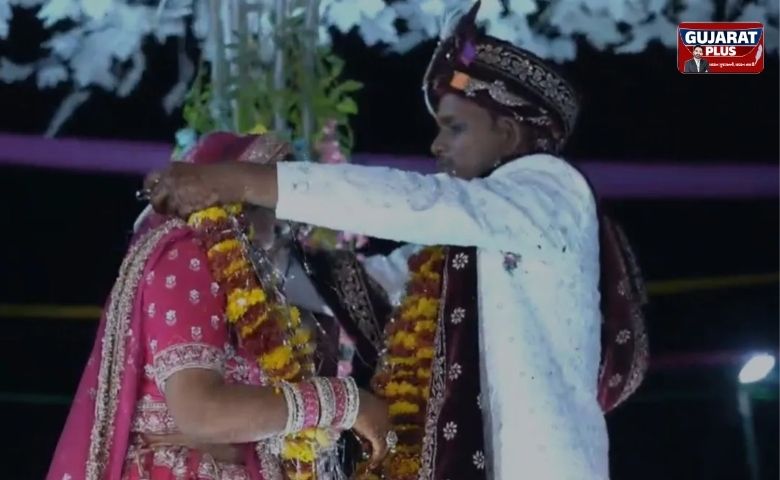 Dowry Case Uttar Pradesh: ઉત્તર પ્રદેશના ફતેહપુરમાં દહેજ લોભી વરરાજાને મોટો પાઠ ભણાવવામાં આવ્યો છે. જાનમાલા બાદ દુલ્હને લગ્ન કરવાની ચોખ્ખી ના પાડી દીધી. જાણો શું છે મામલો અને પોલીસની કાર્યવાહી.