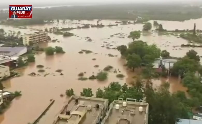 નવસારી માથે આકાશી આફત: કાવેરી નદી બે કાંઠે થતાં તડકેશ્વર મહાદેવ મંદિર ડૂબ્યું