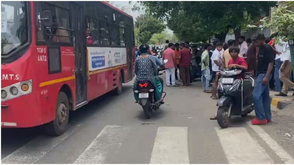 પાલડીમાં ગમખ્વાર અકસ્માત: અંજલી ચાર રસ્તા પાસે ST બસે બાઇકને કચડી, ૪૦ વર્ષના યુવકનું ઘટનાસ્થળે મોત