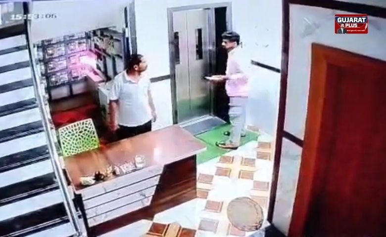 લવ ટ્રાયએંગલ નો ખૌફનાક અંત: એકતરફી પ્રેમમાં પાગલ પ્રેમીએ ગર્લફ્રેન્ડને ફટકારી, પ્રેમીની કરી હત્યા