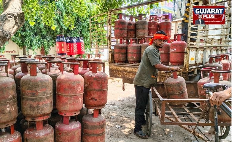 LPG સિલિન્ડર ધારકો માટે ચેતવણી: e-KYC માટે માત્ર 2 દિવસ બાકી, નહીં કરો તો અટકી જશે સિલિન્ડર બુકિંગ અને સબસિડી