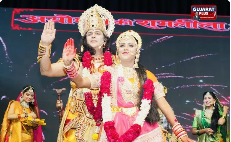 દિલ્હીની રામલીલામાં પ્રભુ શ્રીરામના રોલમાં જોવા મળ્યા રવિ કિશન: ભવ્ય રથ પર સવાર થઈ એન્ટ્રી લીધી; યુવાનોને આપી ધ્યાન કરવાની અમૂલ્ય શીખ!